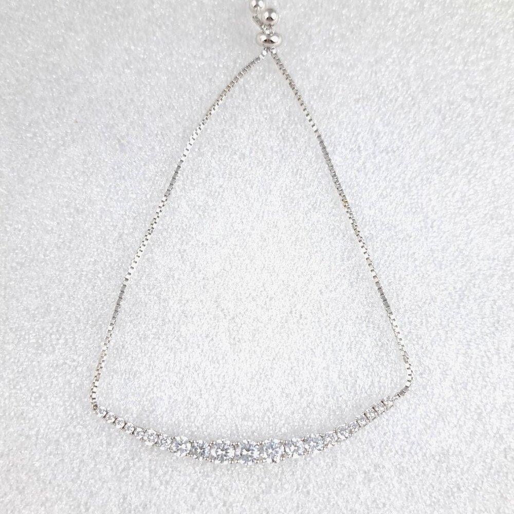 NWOT  Clear Graduated Stone Bracelet
